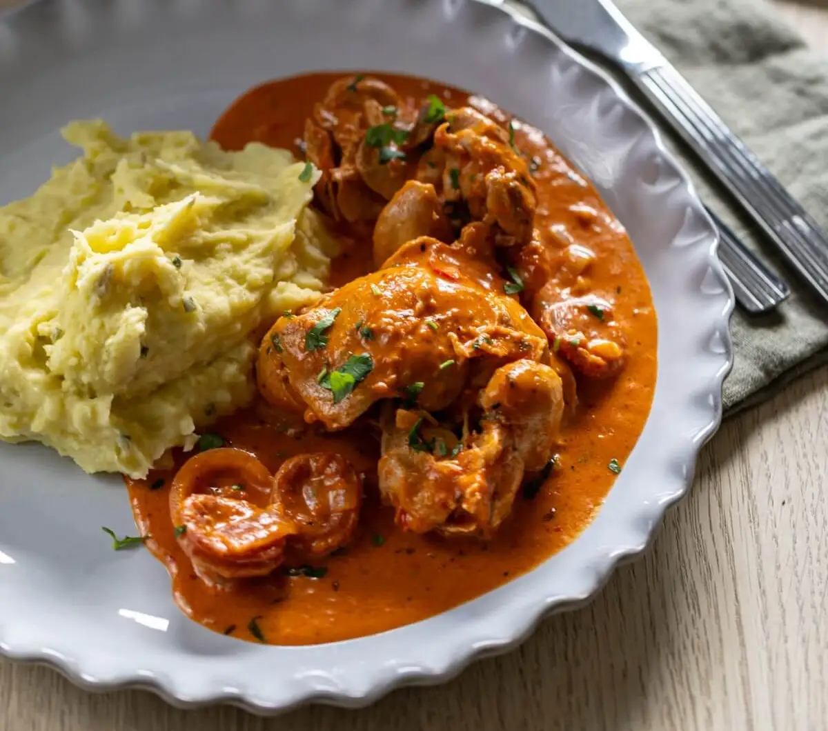 Kremet Kyllinggryte med Salsiccia