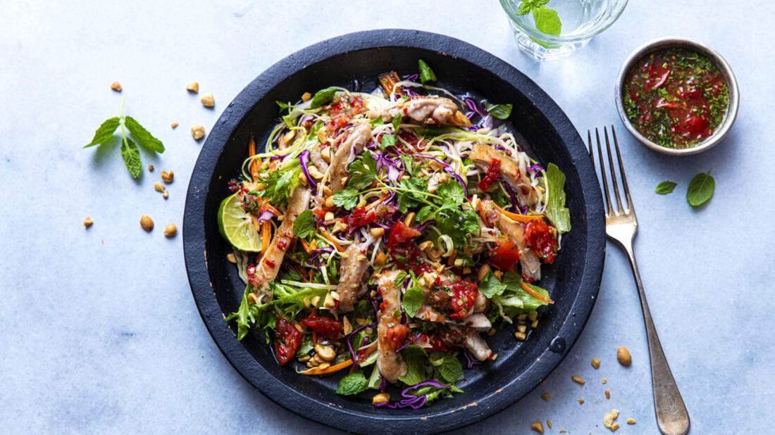 Sprø Kyllingsalat med Chili og Limedressing