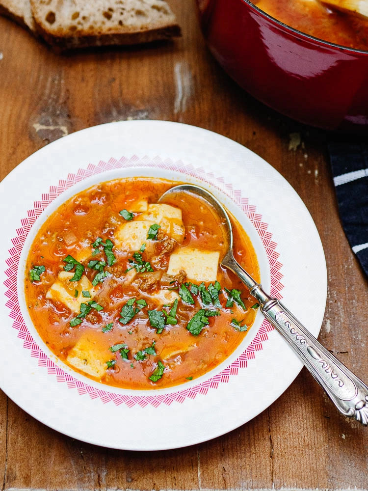 Tyrkisk Tomatsuppe med Kjøttdeig og Pasta